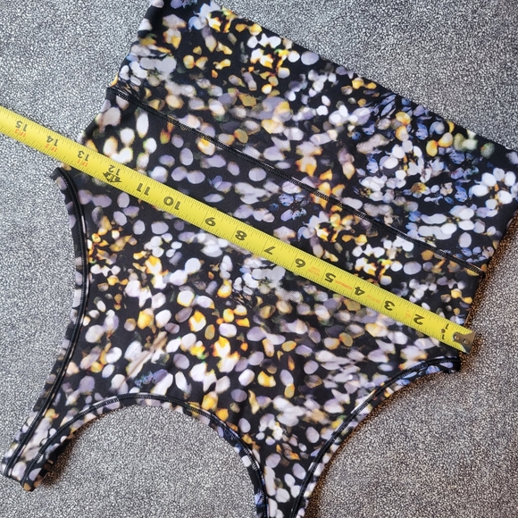 Lululemon power pivot tank - Picture 6 of 7